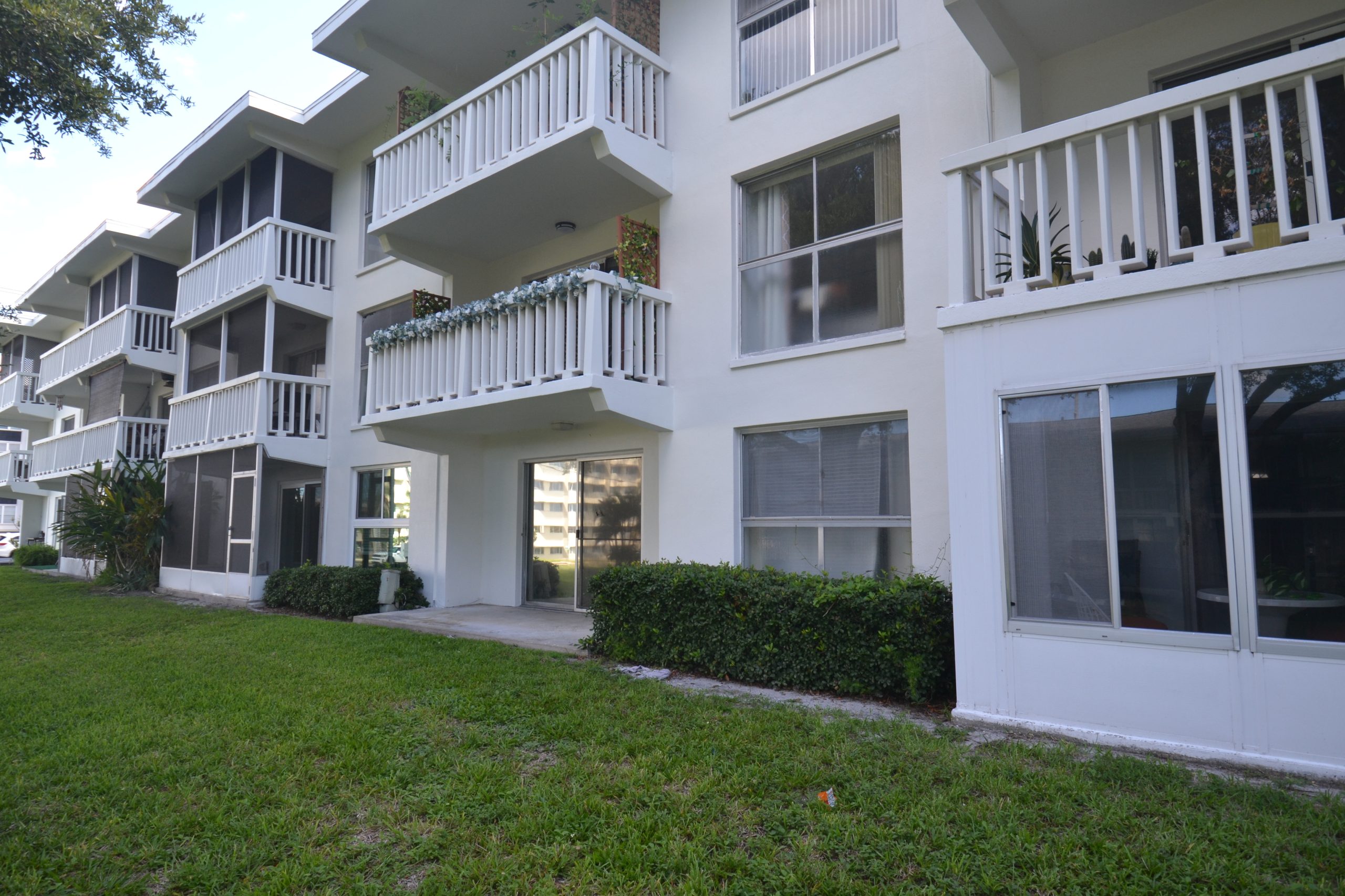 2944 W Bay Dr #105
