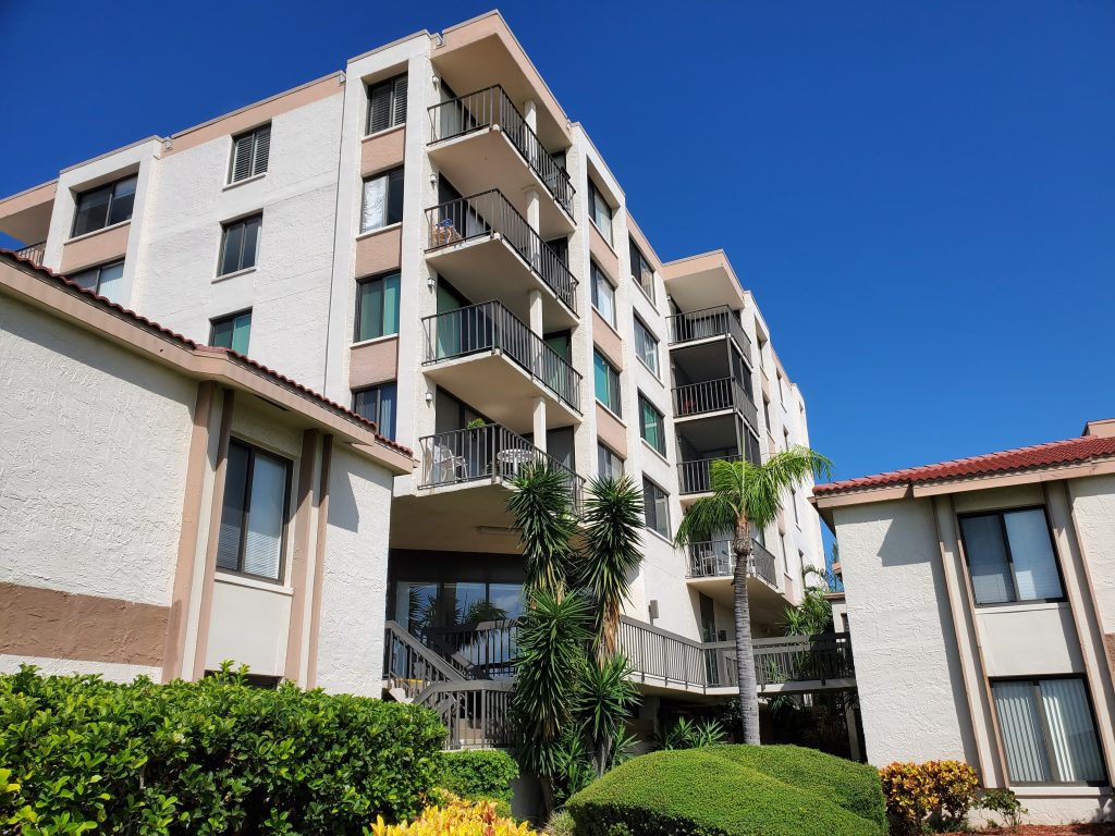 2 bed 2 bath furnished condo6268 Palma Del Mar #304