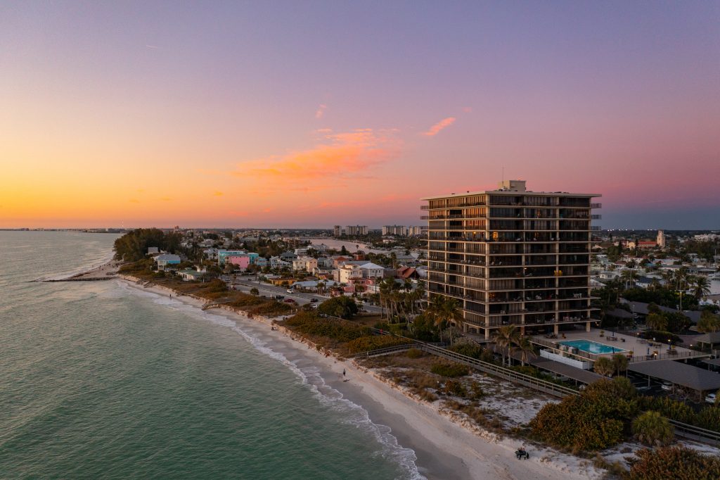 Mansions by the sea beachfront  Luxury condo